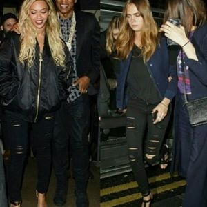 FRAME LE SKINNY DE JEANNE GREY SHREX
DISTRESSED Size 28